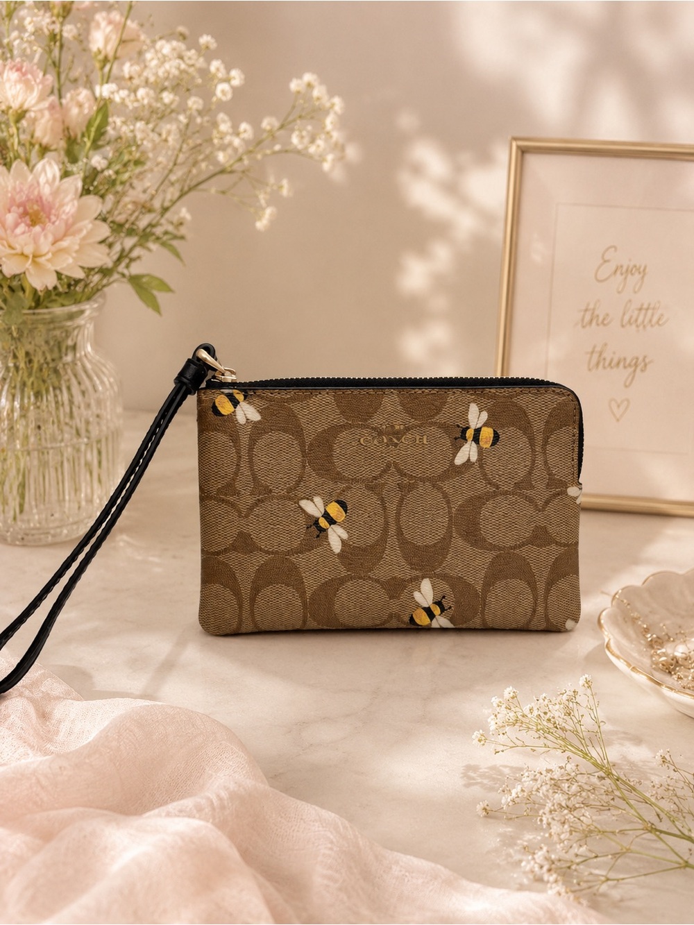 Coach C8674 Women's Wristlet, Small - Beige Signature Canvas With Bee Print EUC